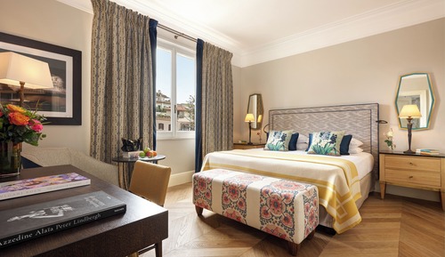 SUPERIOR ROOM