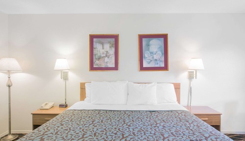 Standard Room, 1 King Bed