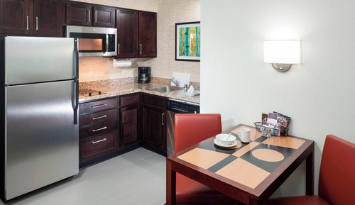 Suite, 1 Bedroom, Non Smoking (Mobility/Hearing Access, Roll-in Shwr)