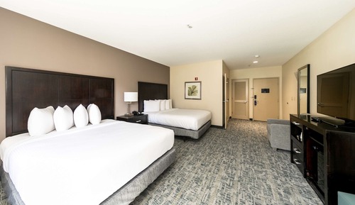 Standard Room, 2 Queen Beds, Accessible, Bathtub