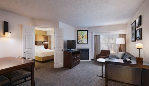 Suite, 2 Bedrooms, Fireplace (Mobility/Hearing Access, Roll-in Shwr)