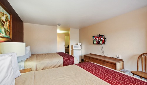 Deluxe Room, 2 Queen Beds, Accessible (Smoke Free)