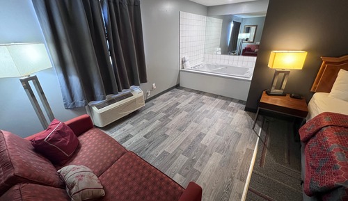 Deluxe Room, 1 King Bed, Jetted Tub