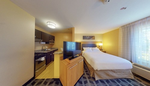 Deluxe Studio, 1 Queen Bed with Sofa bed