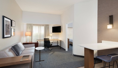 Suite, 1 Bedroom (Mobility/Hearing Access, Roll-In Shwr)
