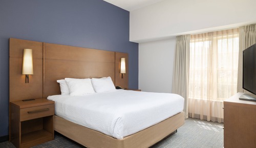 Studio, 1 King Bed with Sofa bed (Mobility Accessible, Tub)