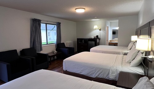 Family Room, 3 Queen Beds 