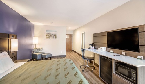 Room, 1 King Bed, Non Smoking, Jetted Tub (Upgraded)