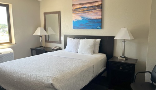 1 Queen Bed, Third Floor, No Elevator, Non-Smoking