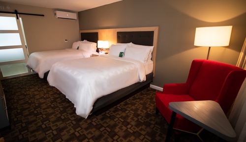 Standard Room, 2 Queen Beds, Roll-in Shower (Communications)
