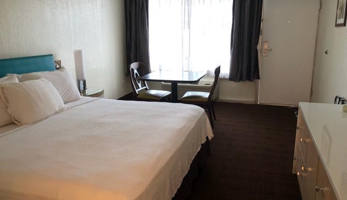Deluxe Room, 1 King Bed, Accessible
