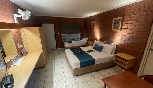 Deluxe Studio, Connecting Rooms