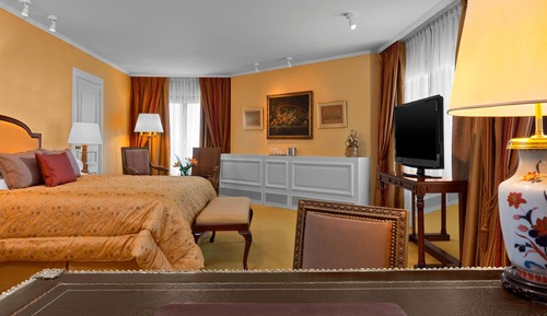Club Room, 1 King Bed (San Martin)