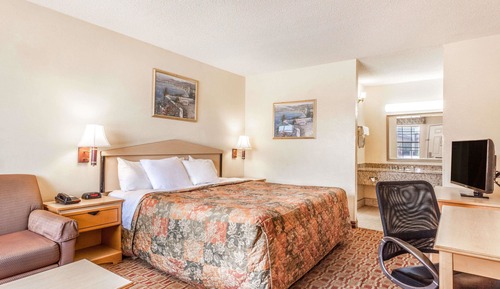 Suite, 1 King Bed, Smoking, Hot Tub