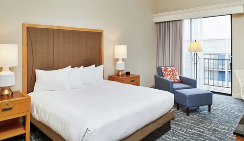 Room, 1 King Bed, Accessible, Courtyard View (Roll-in Shower)