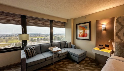 Deluxe Room, 1 King Bed, Golf View, Tower (Tower Deluxe King Bed)