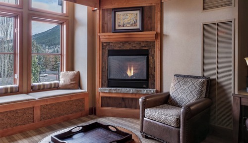 Deluxe Room, 1 King Bed, Fireplace (Premium King Fireplace with Sofa Slee)
