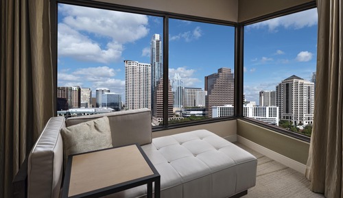 Room, 1 King Bed, Partial Lake View, Corner