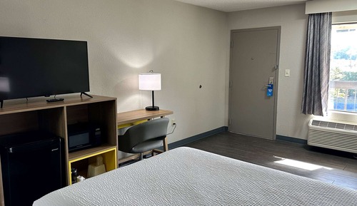 Double Room, Smoking