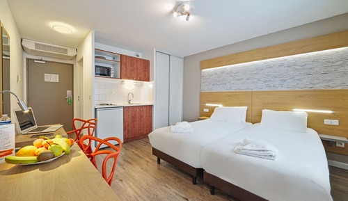Studio, 1 Double or 2 Twin Beds