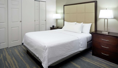 Suite,1 Bedroom, 1 Queen bed