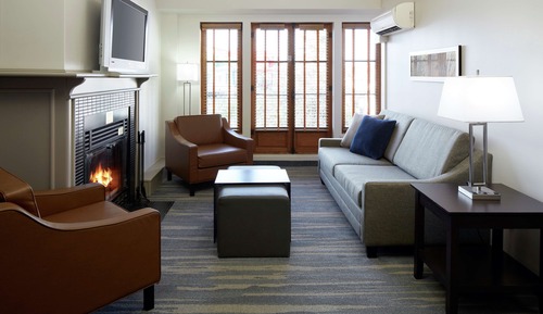 Studio, 1 Queen Murphy bed