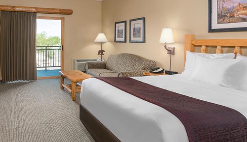 Queen Sofa Suite Accessible - Water Park Included