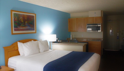 Studio Suite, 1 Queen Bed, Non Smoking, River View