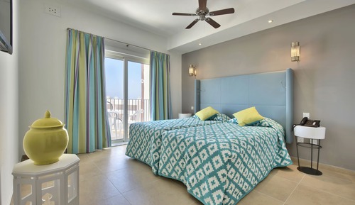 Suite, Sea View