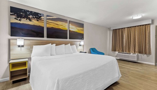 Standard Room, 1 King Bed