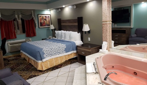 Studio Suite, 1 King Bed, Smoking