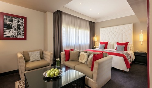 Junior Suite, 1 King Bed, Garden View