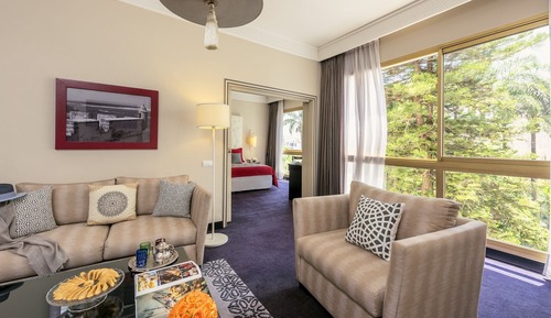 Suite, 1 King Bed, Garden View (Prestige)