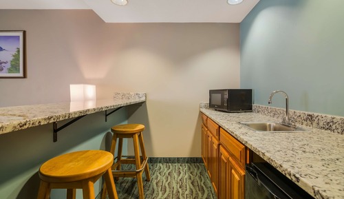 Suite, 1 King Bed, Non Smoking, Refrigerator & Microwave (Oversized Room)