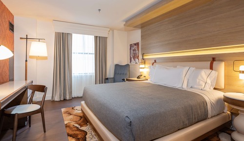 Deluxe Room, 1 King Bed, Accessible (Mobility, Roll-in Shower)