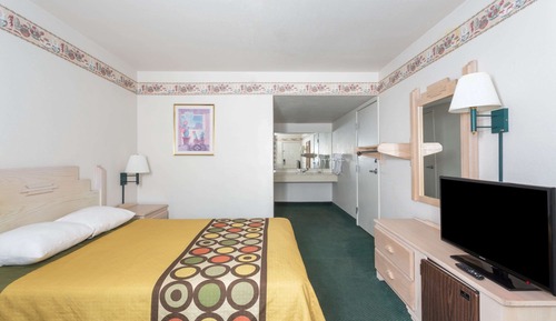 Standard Room, 1 Queen Bed, Accessible
