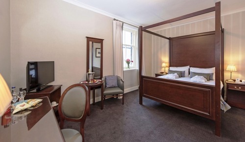 Four Poster Room