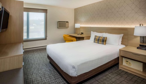 Standard Room, 1 Queen Bed