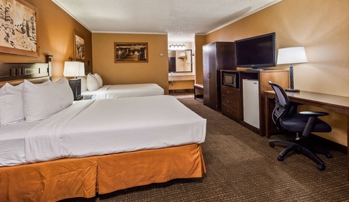 Standard Room, 2 Queen Beds, Accessible, Bathtub