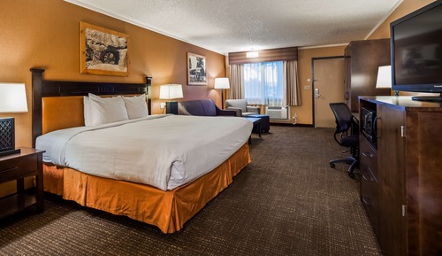 Standard Room, 1 King Bed, Accessible, Bathtub