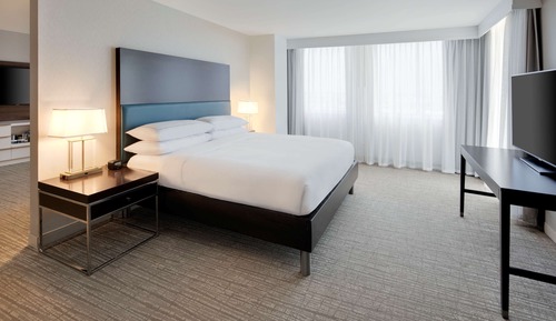 Junior Room, 1 King Bed, Accessible, Bathtub