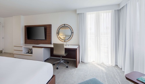 Deluxe Room, 1 King Bed, Non Smoking, Balcony