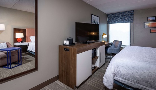 Room, 1 King Bed, Refrigerator & Microwave