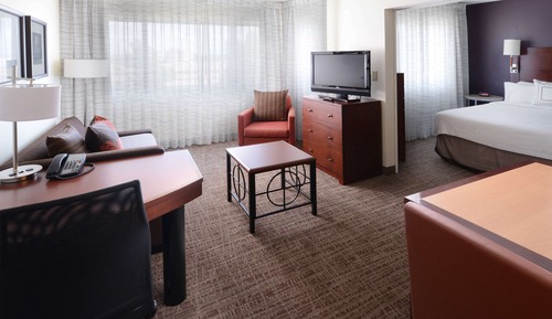 Suite, 1 Queen Bed with Sofa bed, Accessible (Mobility Tub One Bedroom)