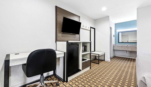 Standard Room, 1 King Bed, Non Smoking, Refrigerator & Microwave