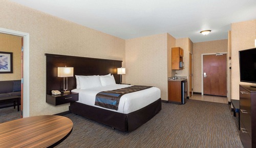 Deluxe Studio Suite, 1 King Bed, Non Smoking