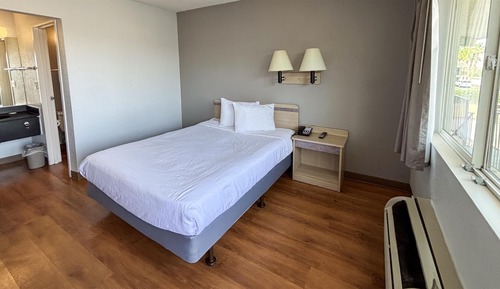 Standard Room, 1 Queen Bed, Accessible, Non Smoking
