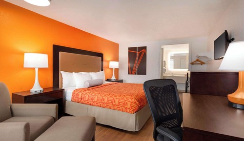 Room, 1 King Bed, Accessible, Non Smoking (Mobility)