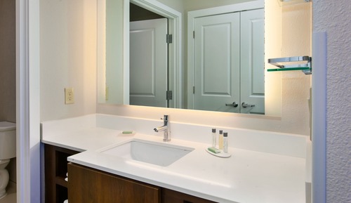 Suite, 2 Bedrooms (Mobility/Hearing Accessible, Tub)