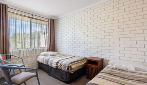 Standard Motel Room - Sleeps 4
